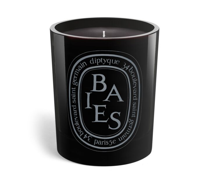 BAIES / BERRIES CANDLE (US$36 / 70g)：這款黑色漿果蠟燭十分型格，清新的香氣，再加上黑加侖葉的甜味，形成淡淡的水果香。