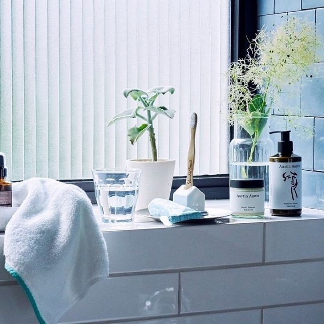 【Day 7 用途重複的物件】 檢查你的文具(例如筆和剪刀)、生活用品及廚房用具,把功能重覆的物品,二取其一捨棄吧。建議轉送給身邊有需要的人,或以回收和或捐贈等形式處理,以免造成浪費。 【Day 7 用途重複的物件】 檢查你的文具(例如筆和剪刀)、生活用品及廚房用具,把功能重覆的物品,二取其一捨棄吧。建議轉送給身邊有需要的人,或以回收和或捐贈等形式處理,以免造成浪費。