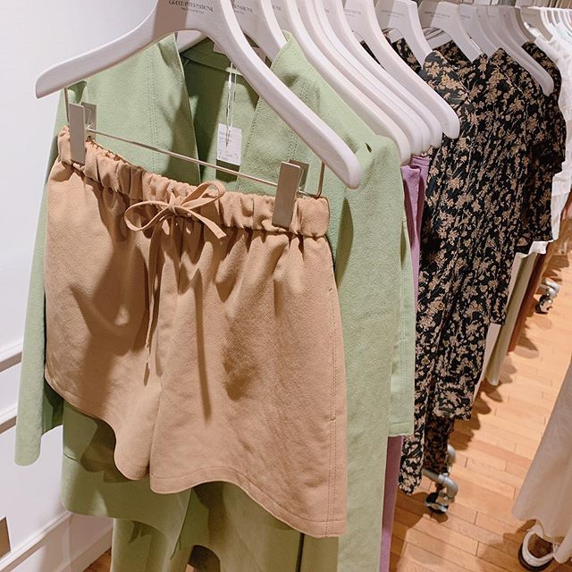 各種款式、材質都只留下一件。找出你的風格,明確知道自己擁有什麼,不再重複購買。「明天穿什麼衣服?搭配什麼飾物?」就不用花時間考慮太多。 各種款式、材質都只留下一件。找出你的風格,明確知道自己擁有什麼,不再重複購買。「明天穿什麼衣服?搭配什麼飾物?」就不用花時間考慮太多。