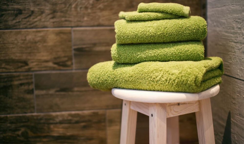 4. 避免使用毛巾擦乾。應該要用輕拍的方式，避免在乾燥的肌膚上二度摩擦。