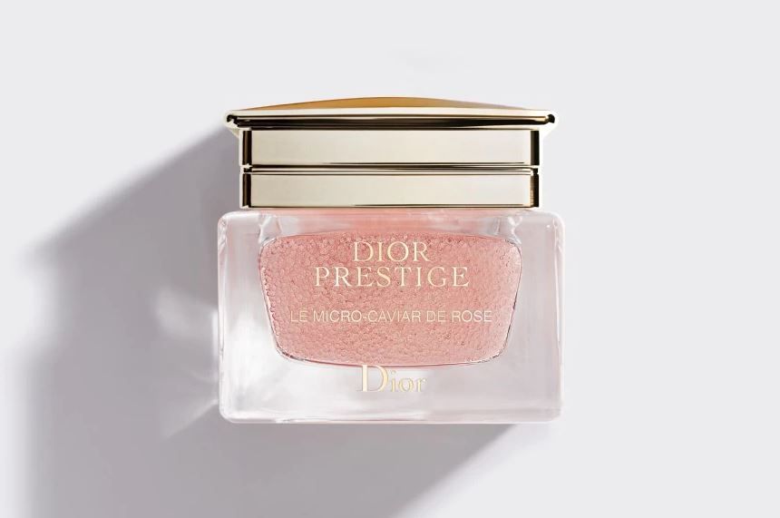 【第6位 Dior玫瑰花蜜活養修護凝珠 HK$2,800/75ml】每瓶蘊含的17,000顆高濃度活養修復玫瑰凝珠，輕輕一抺，珍珠微粒子瞬即與肌膚融合，達至修護及活膚效果。