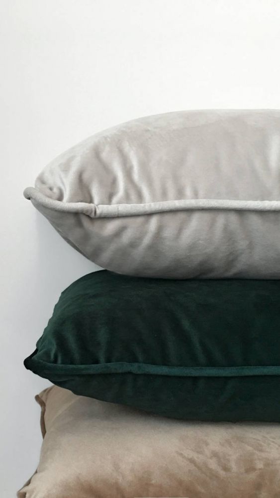 8. 定期更換枕頭套  如果枕頭套是骯髒而沒有經常更換，很容易會把上面的油分轉移到乾淨的頭髮上，甚至會讓臉部長暗瘡！因此，需要定期保持床單和枕頭套清潔呢。