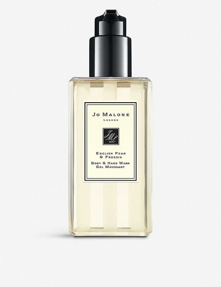 9. Jo Malone London English Pear & Freesia Body & Hand Wash 250ml 售價 $280 | 香港售價 $380 