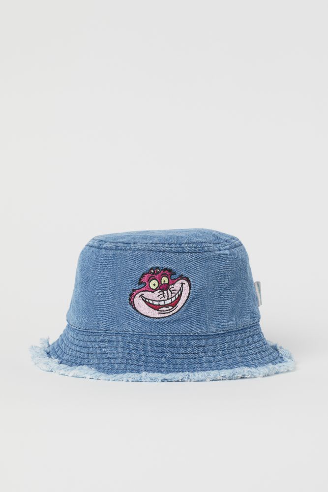 H&M X《愛麗絲夢遊仙境》牛仔漁夫帽 (售價 TBC)