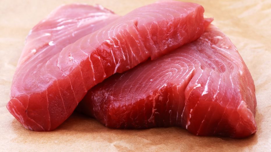 10. 吞拿魚。 吞拿魚是很常見的魚類，擁有較低的脂肪和高蛋白，每142克可以有高達27克的蛋白質！