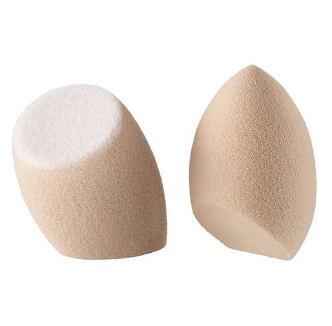 一盒有兩種不同的迷你美妝蛋,適用於超級仔細的位置,例如鼻子周圍和眼睛的內角等,加上它的尺寸偏小能精準地瞄準微小的瑕疵。 一盒有兩種不同的迷你美妝蛋,適用於超級仔細的位置,例如鼻子周圍和眼睛的內角等,加上它的尺寸偏小能精準地瞄準微小的瑕疵。