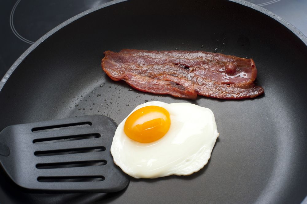 10. 早餐食雞蛋有助減肥節食。 雞蛋的營養價值很高，有研究指出，成年人在進食含有雞蛋的早餐後，空腹血糖指數更低，飽腹感更高，有助減肥節食。另有研究指，同時食用蛋白及蛋黃，有 對改善荷爾蒙指數也有良好的影響。