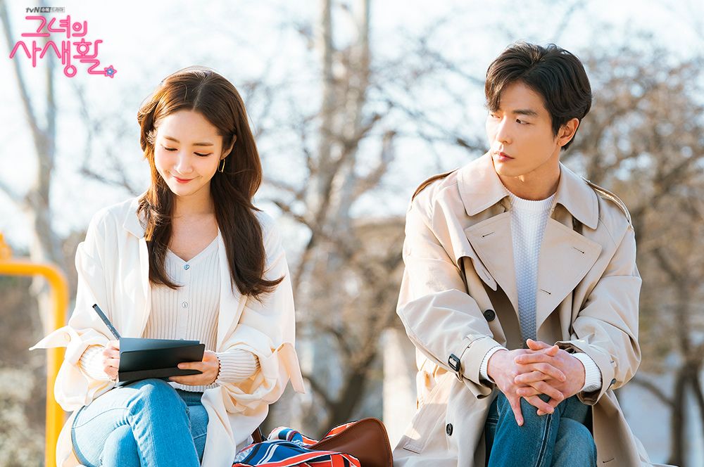 而雙子們在這樣的曖昧當中不會給什麼承諾，只是單純想要用這樣的小甜蜜去化解掉失戀的難過。