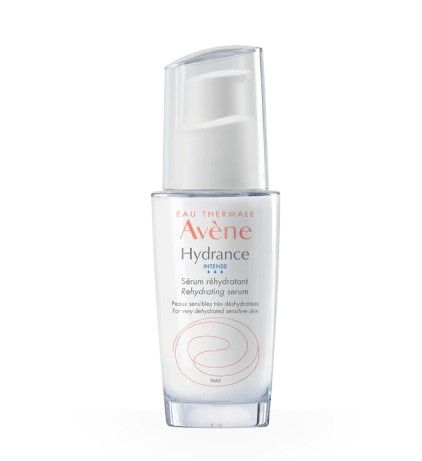 [Step 4] (Avene長效鎖水保濕精華 售價以官方網站為準/30ml)：每次使用後肌膚都有飲飽水的感覺，亦不會過敏和黏膩，她一年四季都用這支保濕精華！