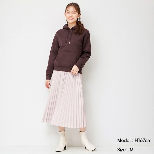 Faux leather pleated skirt (¥2,490 +税)：即將發售，詳情請留意官方網站