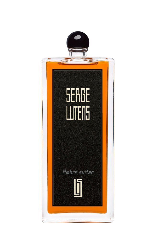 Serge Lutens Amber Sultan  50ml | HK$1,180【琥珀、香草、廣藿香】  靈感來自一塊蠟質的琥珀色樹脂，被遺忘在Serge Lutens位於馬拉喀什的房子的一個崖柏木盒子裏。當盒子被打開，便會散發出一股掀起嗅覺轟動的香氣，這瓶琥珀君王就是這個結果。