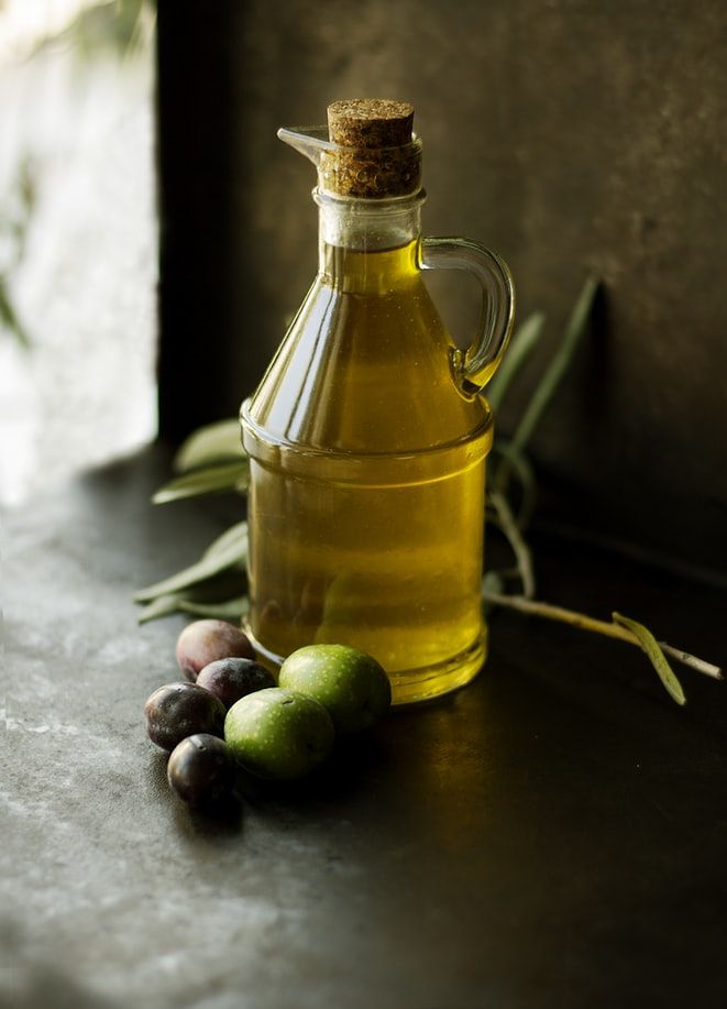 12. 橄欖油  橄欖油能提升好的膽固醇含量，更可以刺激GLP-1的激素，也就是能發出讓你有飽足感的訊息！同時，橄欖油也可以提昇代謝率，從而達到減脂的作用。