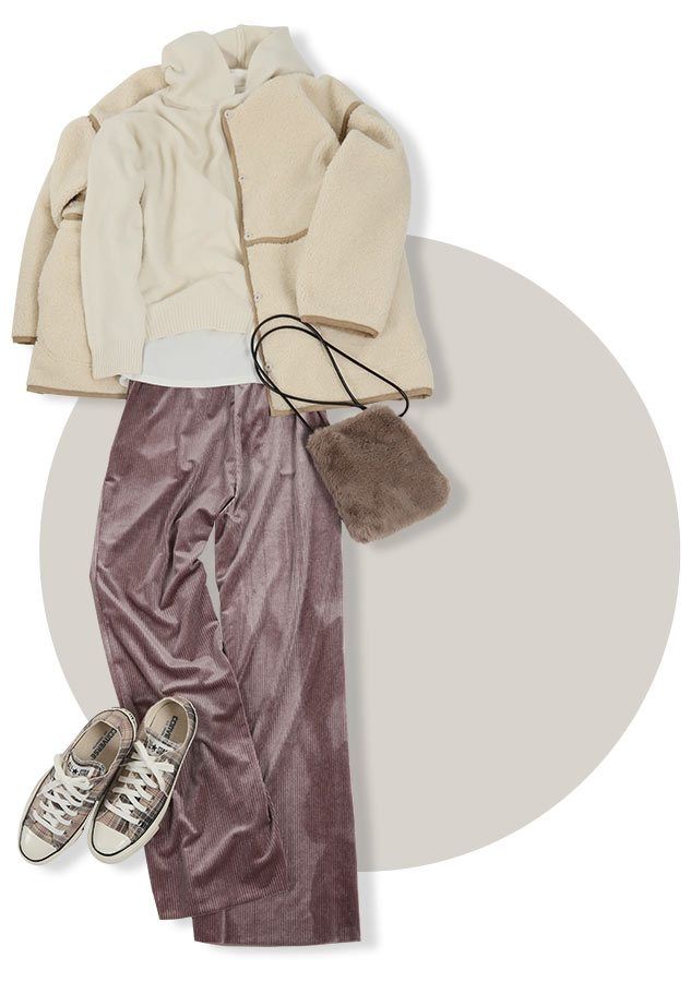 Style 3 休閒穿搭 秋/冬分層使用不同質地的單品，為造型增添新鮮感。上身為毛絨質感的外套及米白色針織衫，下身則以光澤闊腳褲，營造視覺焦點。