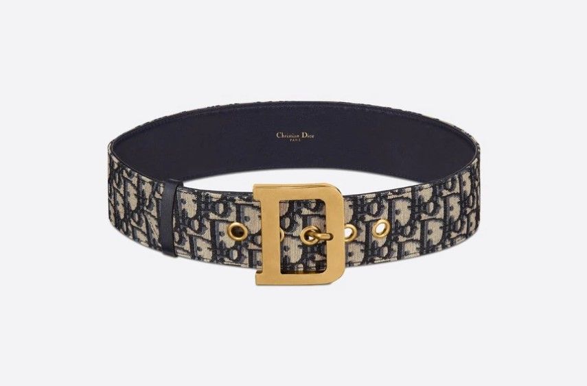 DIORQUAKE 腰帶 (55mm) (HK$7,800)：Diorquake腰帶同樣採用了品牌的標誌性藍色 Dior Oblique 提花布料，但卻採用了寬闊設計，適合打造型格風格。