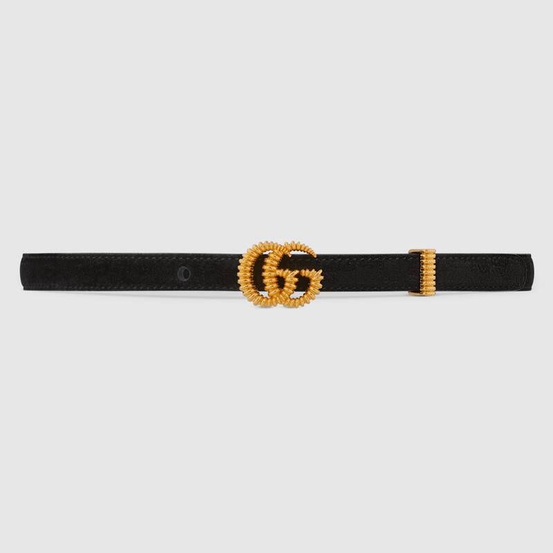 粗花邊雙G搭扣麂皮皮帶 (HK$ 2,900)：這款幼黑色麂皮皮帶，加入了金色扭紋質感的雙G搭扣設計，在經典款式上加入了小心思。