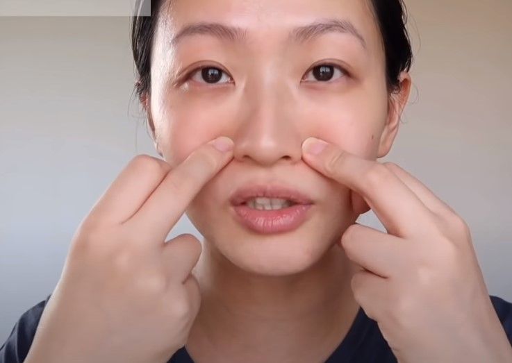 熟手的女生能同時按摩兩邊的臉頰！