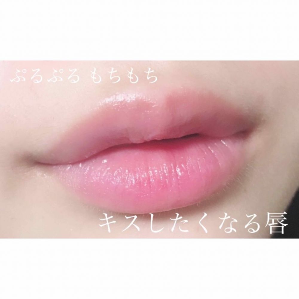 Step4 ：輕拍按摩嘴唇，以便凡士林貼合在唇上，按摩的過程更可以促進嘴唇的血液循環，令雙唇重現粉嫩健康唇色。