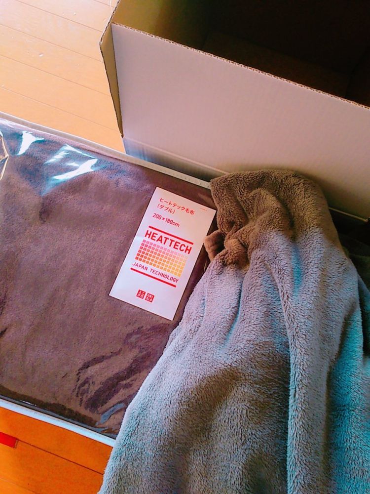 開售不久便掀起話題的HEATTECH 毛毯 ，質地柔軟，具有吸濕發熱、保暖功能。(圖片來源︰@iirxxzc5i)