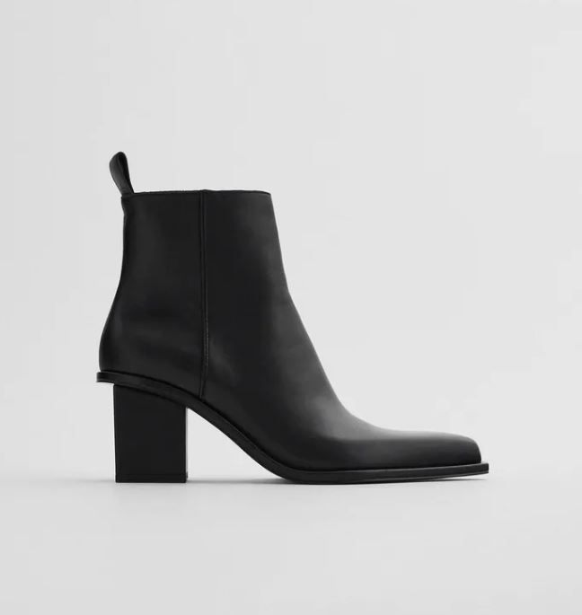LEATHER ANKLE BOOTS WITH BLOCK HEEL DETAILS原價HKD 799 | 特價HKD 499