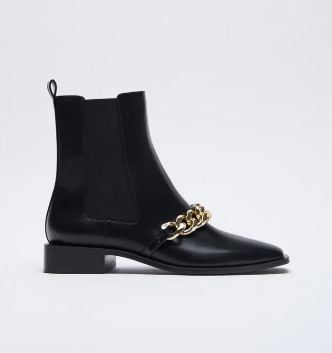 FLAT ANKLE BOOTS WITH CHAIN DETAILS原價HKD 399 | 特價HKD 259