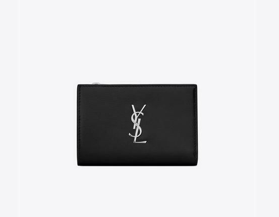 8. monogram zippered two-part wallet in smooth leather 原價HK$ 3,800 | 特價HK$ 2,660
