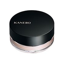 [第3名]KANEBO光采透亮蜜粉(HK$340)：粉末微細，能締造細緻幼滑的肌膚，亦能隱藏毛孔及不平滑的位置，有效長時間維持底妝。