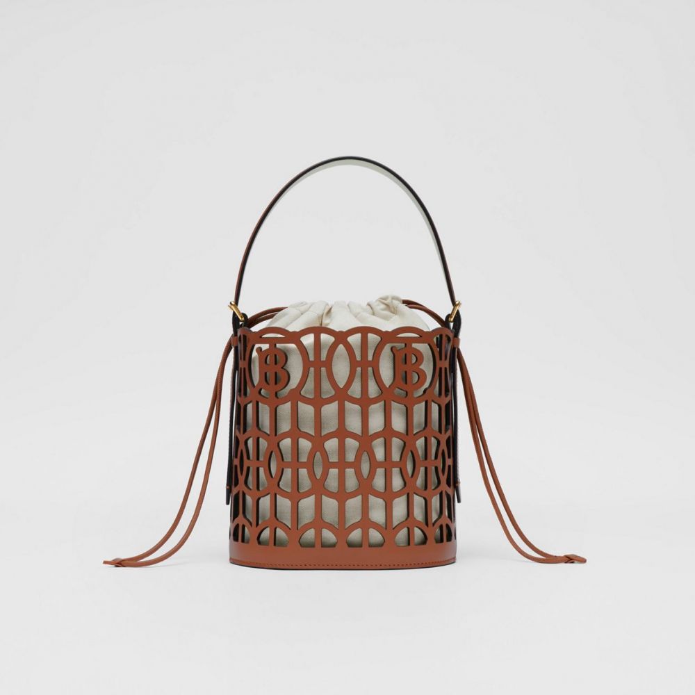 Leather Rose Bucket Bag 原價 HKD13,900 | 特價HKD6,950 