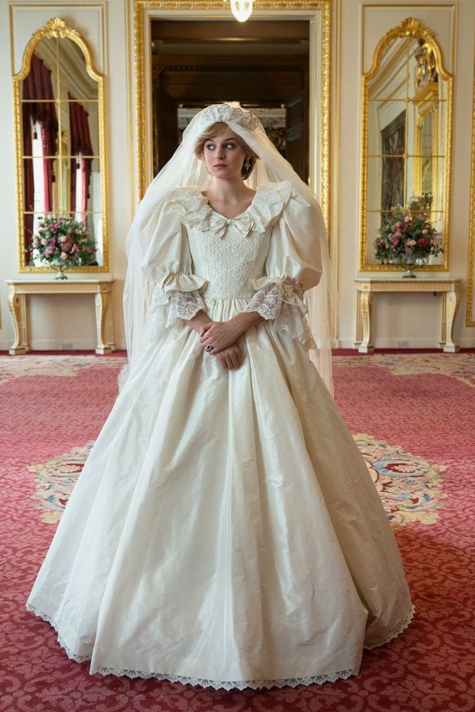 造型5：1981年7月29日，查爾斯和戴安娜的婚禮直播被全球7.5億觀眾收看。這件傳奇婚紗由David、Elizabeth Emanuel夫婦設計，婚紗裙襬長達8公尺。