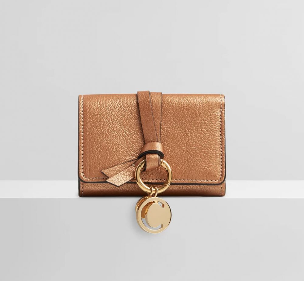 Alphabet mini tri-fold wallet with leather link in pearly smooth calfskin 原價HK$ 3,300  | 特價HK$ 2,310