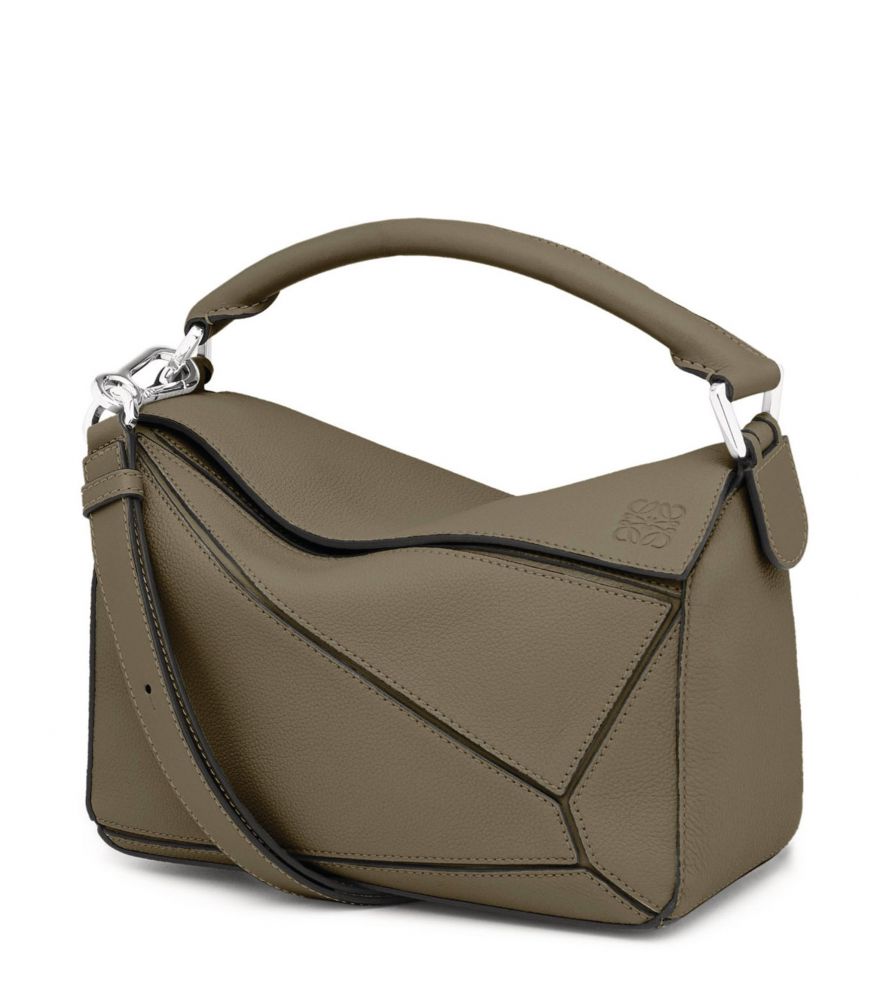 LOEWE Small Leather Puzzle Bag 售價 HK$19,394 | 香港官網價格HK$ 22.950