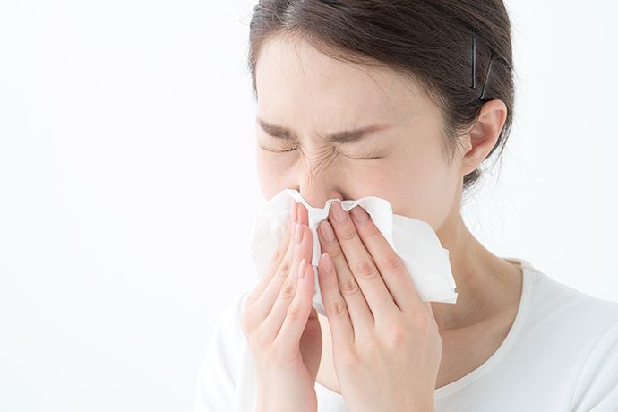 原因2：經常用力抹鼻涕－另外摩擦刺激也是誘發暗瘡的因素。習慣經常未洗手觸摸鼻子或常用力抹鼻的人更有可能在鼻子下長暗瘡。