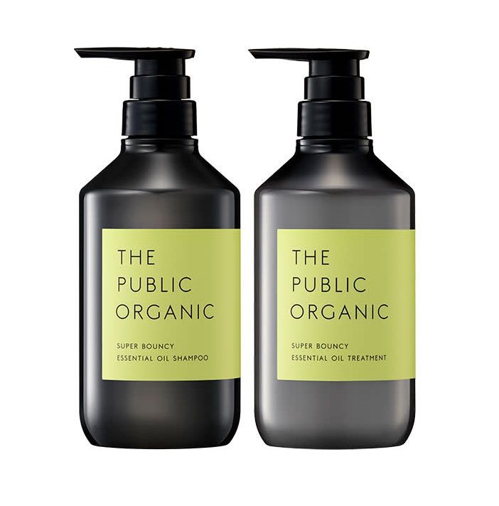  (左)THE PUBLIC ORGANIC Super Bouncy Essential Oil Shampoo(￥1580/480ml) | (右)THE PUBLIC ORGANIC Super Bouncy Essential Oil Treatment(￥1580/480ml) 富含氨基酸的植物泡沫，具有出色的保濕力。為頭皮及髮絲帶來清潔的同時，滋潤頭髮。
