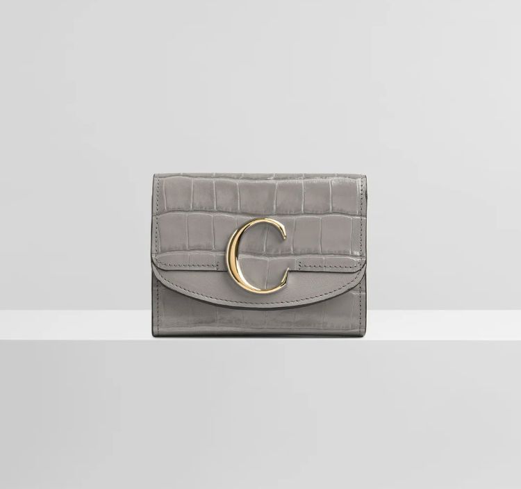 Chloé C small tri-fold wallet in embossed croco effect on calfskin & shiny calfskin售價HK$ 3,900