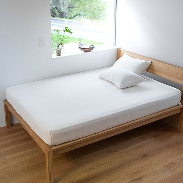 橡木床連床褥 | 原價：HK$ 4380–HK$12030 | 優惠價：同時購買床及床褥九折 (HK$3942–HK$10827)