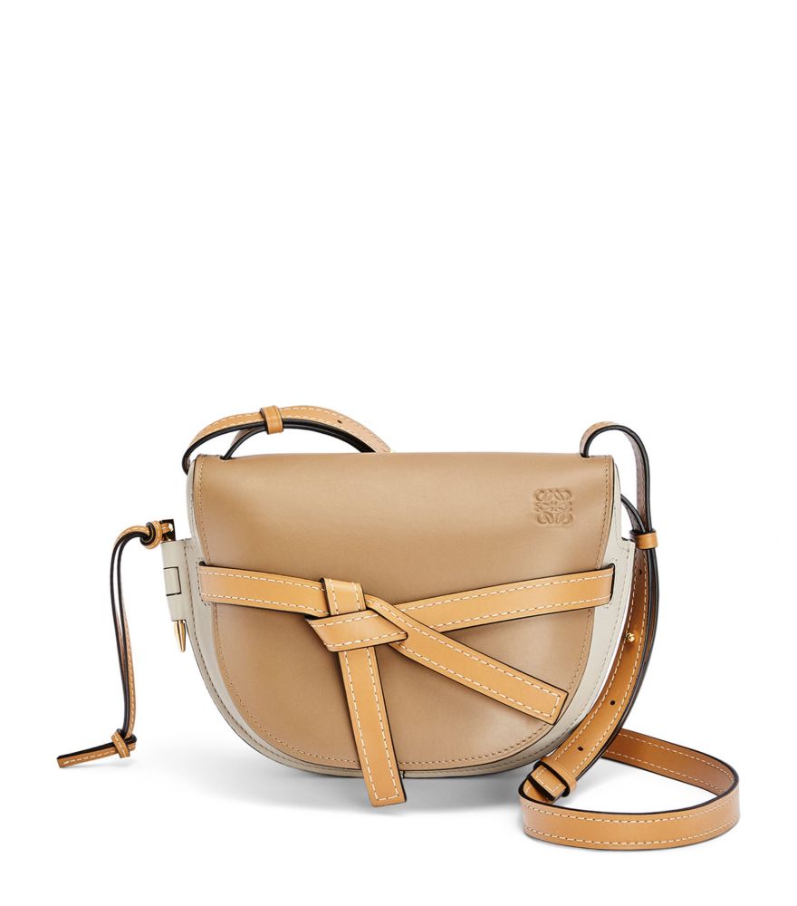 LOEWE Small Leather Gate Bag  售價HK$15,620 | 香港官網價HK$18,650（84折）