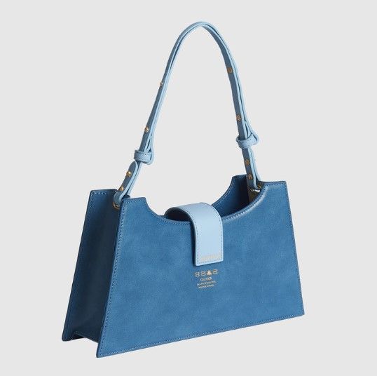 STAY Bag (US$89.93/30 X 17 X 7.5 cm)