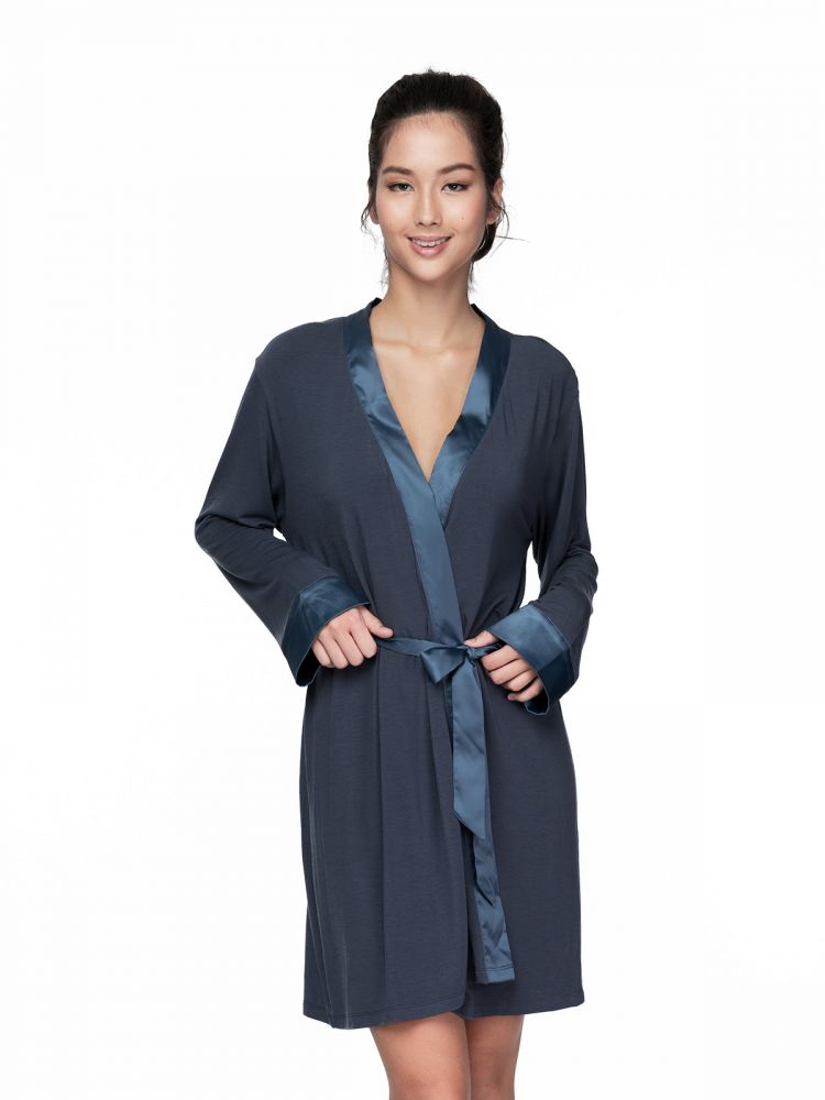 Caroline 莫代爾緞面睡袍│原價HKD$199.00 > 現售HKD$99.90