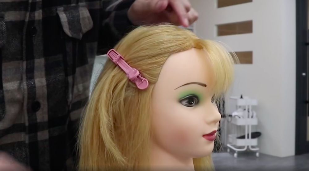 最後把髮夾拿掉，便能令瀏海變得蓬鬆，而且會更持久。