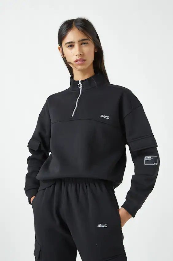 Black sweatshirt with an embroidered label黑色刺綉運動衫（原價：$229/現售：$199）