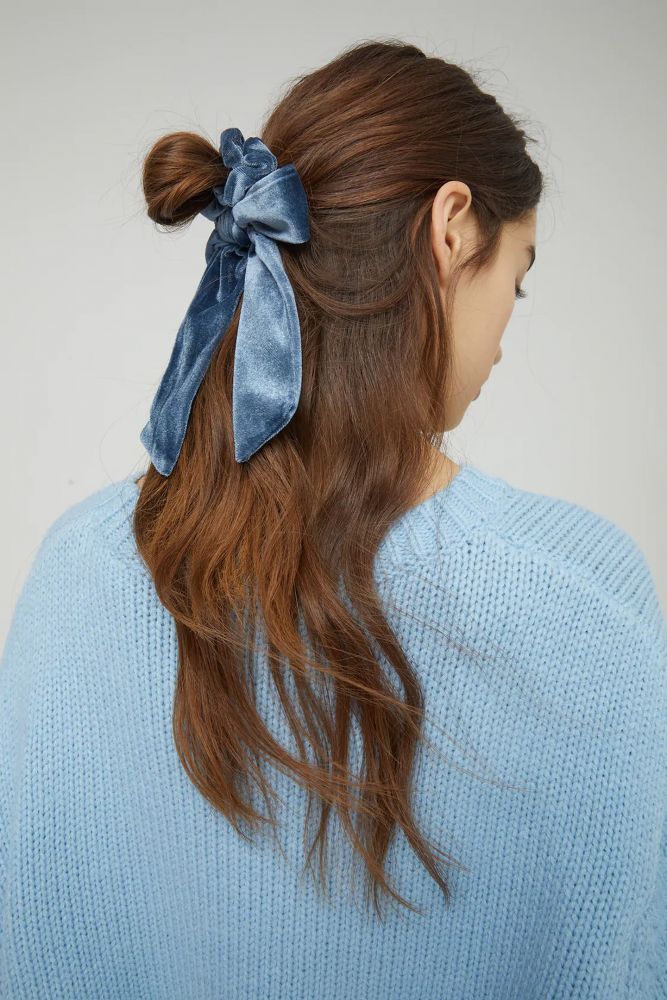 Pack of velvet checked scarf-style scrunchies一包兩色天鵝絨格子圍巾式髮帶（原價：$59/現售：$29）