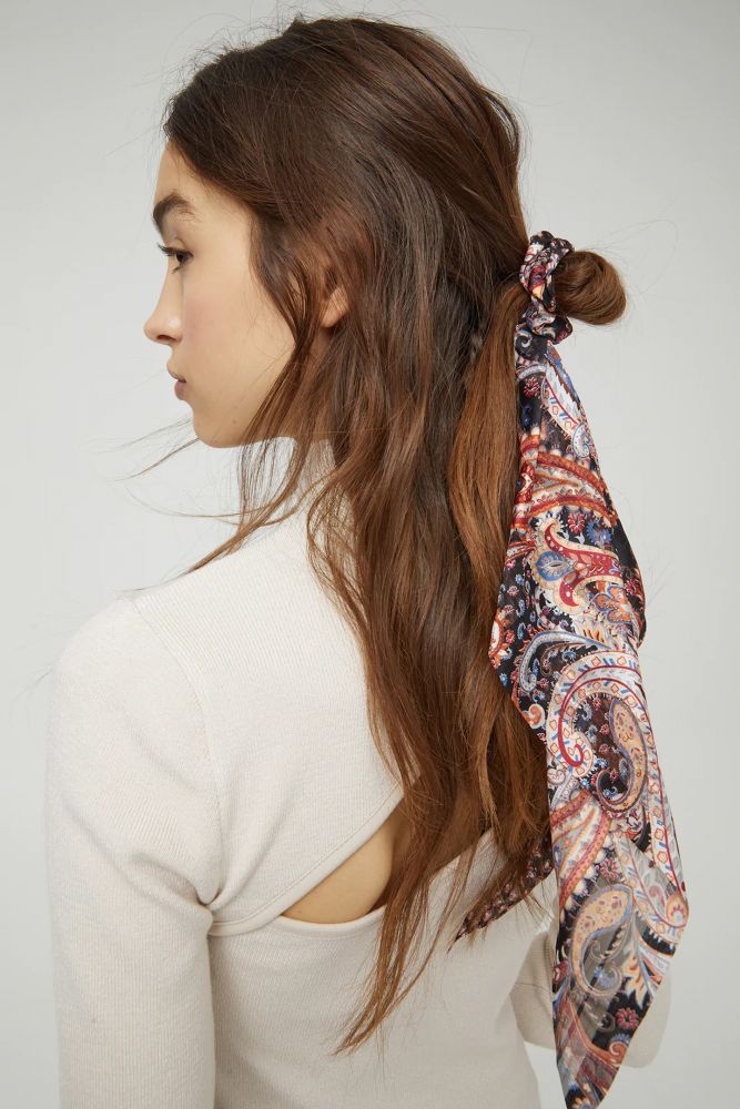 Paisley print scarf-style scrunchie佩斯利印花圍巾式髮帶（原價：$59/現售：$29）