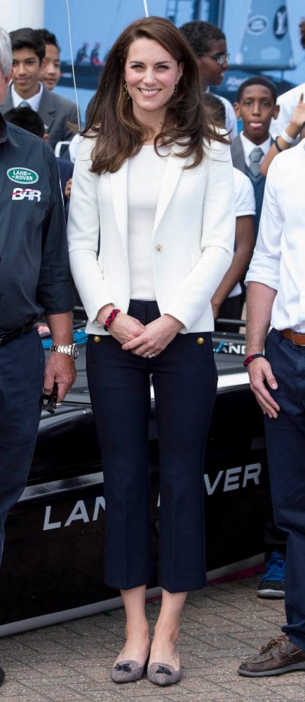 2017年6月前往加拿大出席活動時穿着Zara白色西裝外套