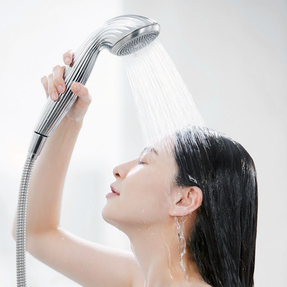別使用花曬水直接沖洗：花曬出水的壓力相對大，若直接以花曬水清洗肌膚，不僅容易刺激及傷害脆弱的臉部肌膚，更有機會造成臉部肌肉鬆弛。