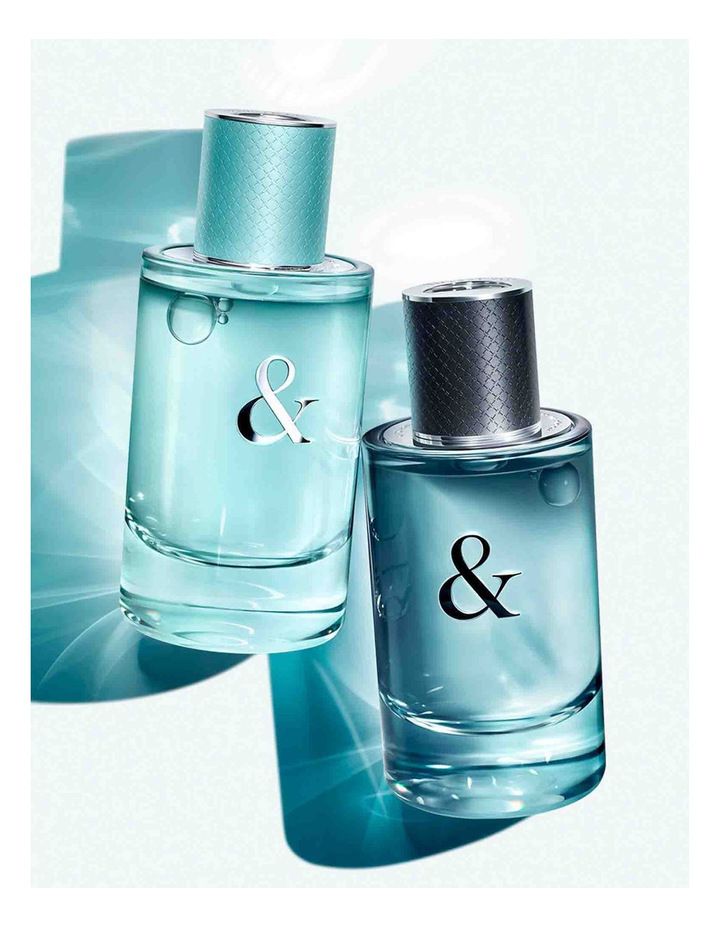 Tiffany & Love 男士淡香水，芳香果味而後調帶有木香的香水。兩款男女香調，象徵著愛情以多種方式讓兩個人結合起來，可作為情侶香水。