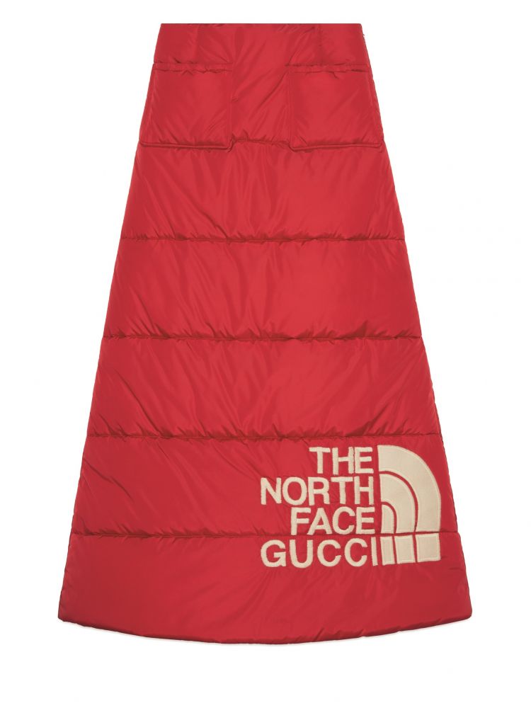  紅色羽絨半截裙 $10,400