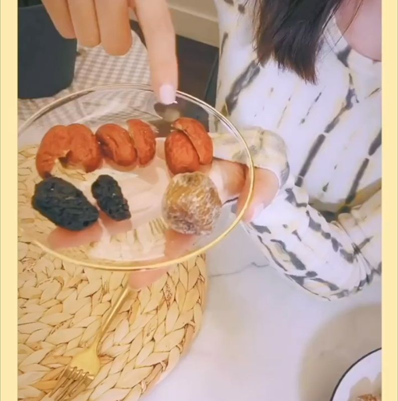 「三棗水」材料：先準備3顆紅棗、2顆南棗、1顆蜜棗 (亦可使用椰棗代替)