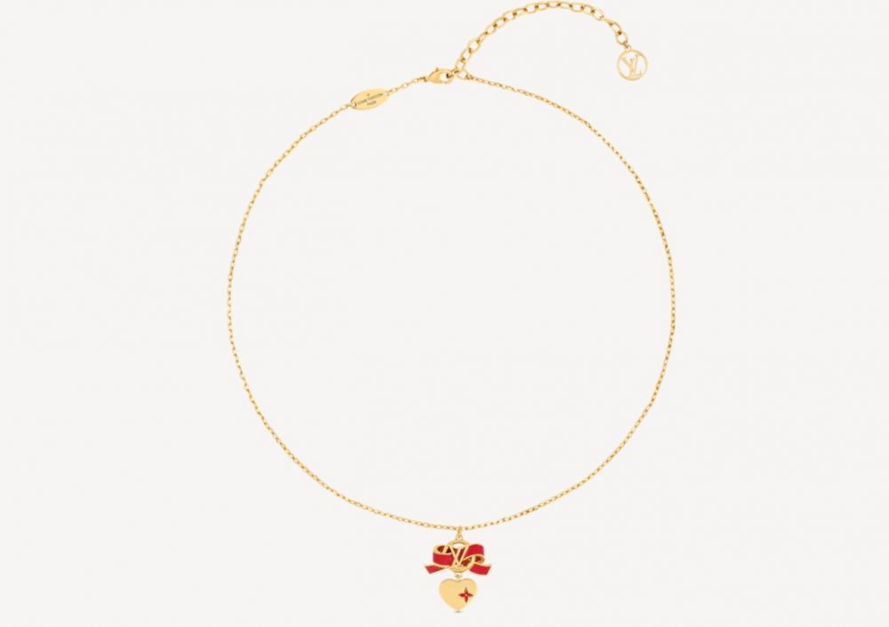 LV ROMANCE 項鏈 (HK$ 4,700)：LV Romance項鏈綴有可愛漆面蝴蝶結吊墜，而在最尾的位置則綴有小型LV Circle標誌，絕對是情人節送禮之選。