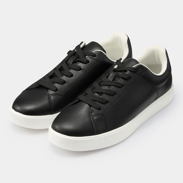 Light sole leather touch sneakers (¥1,990+稅)
