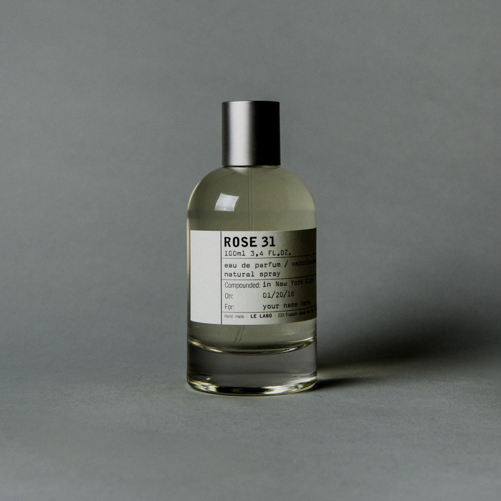 Le Labo ROSE 31 淡香精 (HK$2270/100ml)：ROSE31把葛拉斯玫瑰，混合小茴香、乳香、雪松和琥珀等香氣，帶來玫瑰、辛香和木香，不論男或女都適合使用。