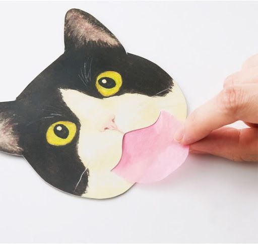 貓咪的舌頭竟是吸油面紙！感覺就像貓咪為你舔走臉部的油脂呢，真是貼心～ 